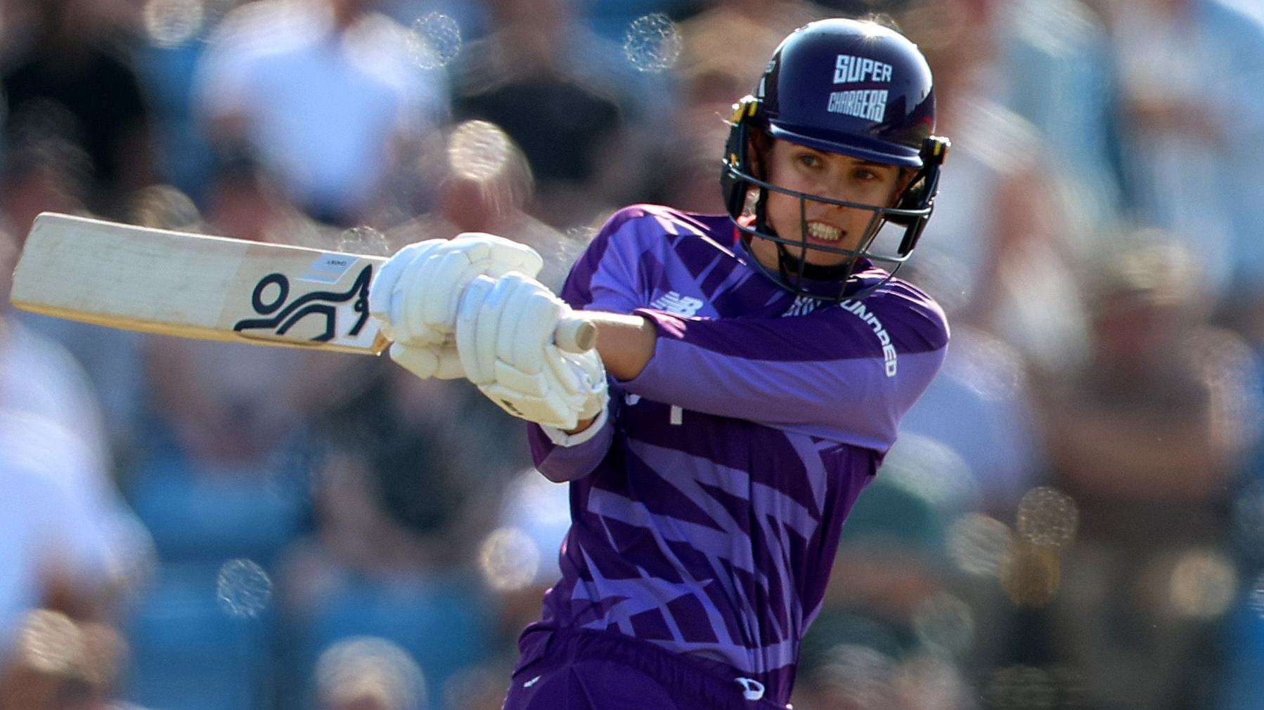 Phoebe Litchfield batting in The Hundred League